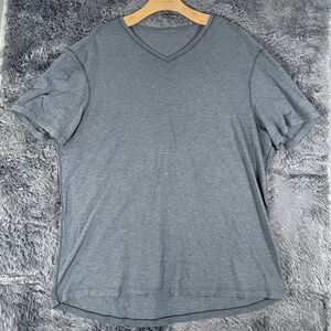 Lululemon T-Shirt Men's Activewear Stretch Performance Wear Gray Gym V-Neck Run